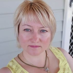 Meet your Posher, Larisa